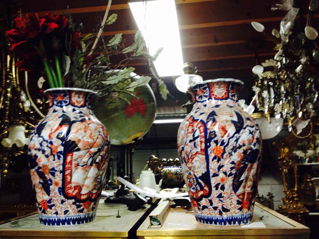 2 emary vases